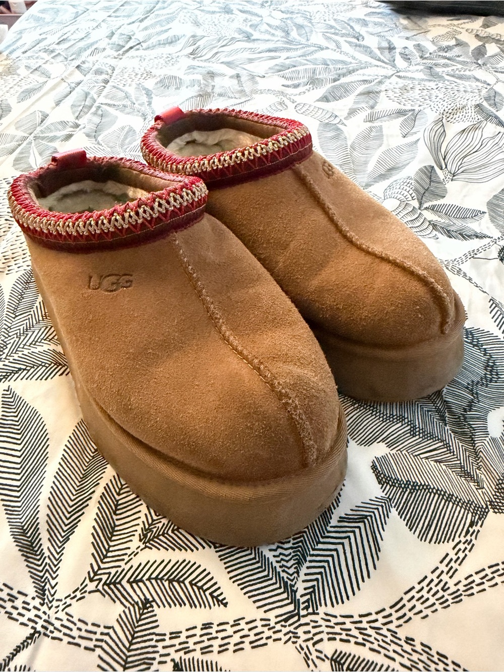 UGG Platform Slippers Suede Chestnut - Size 9